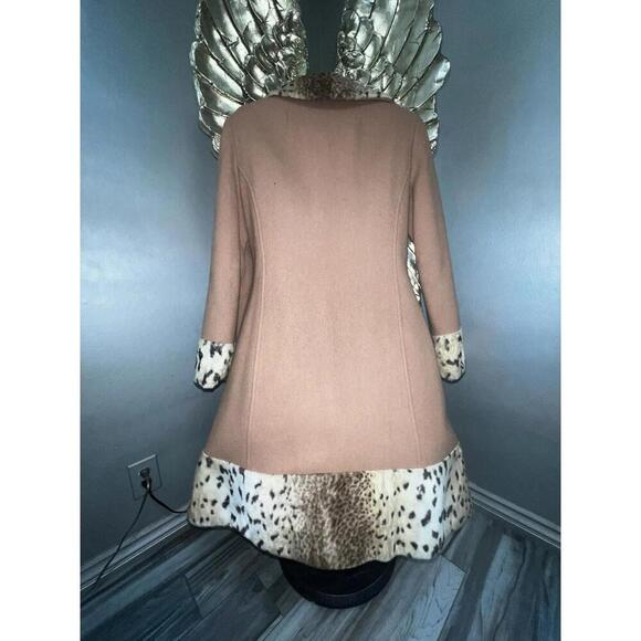 Chic Vintage Glamour: 1960s Camel Coat with Faux Leopard Fur Trim, S/M - Picture 10 of 15
